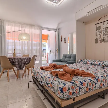 Apartment Sea Views Olimpia R&g En Near The